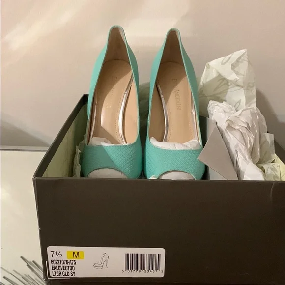 Enzo Angiolini Women's Green Peep Toe Heels - Picture 9 of 9